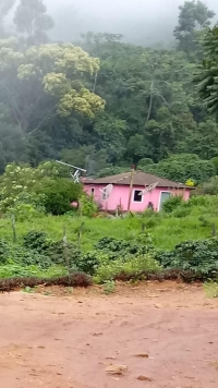 Casa destruída na Comunidade dos Pinheiros.