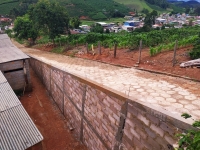 Prefeitura  de Divino concluiu a obra de construção do muro de arrimo na Rua do Cemitério Municipal de Bom Jesus.
